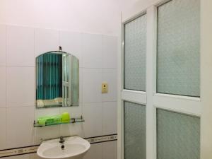 Ένα μπάνιο στο Khách sạn Trường Sơn