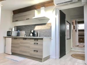 A kitchen or kitchenette at Le Particulier - Appart Hotel