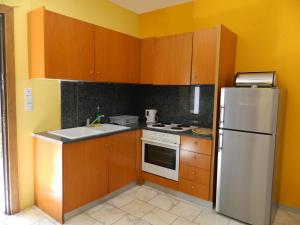 Кухня или мини-кухня в Forkis Apartments
