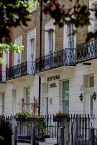 Foto da galeria de Queensway Hotel, Sure Hotel Collection by Best Western em Londres