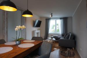 a living room with a dining room table and a couch at Ferienhaus Hundertmorgenfeld 33 in Wernigerode