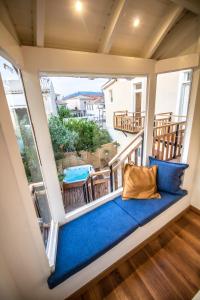 A seating area at Levkosh Apartments at Lefkada's Heart