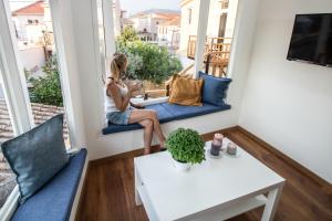A seating area at Levkosh Apartments at Lefkada's Heart