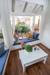 A seating area at Levkosh Apartments at Lefkada's Heart