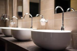 a row of three sinks in a bathroom at Hotel Palace Verona in Verona