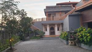 a white house with a courtyard in front of it at Clover Bali in Jimbaran