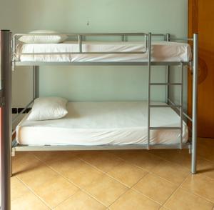 Galeri foto Luckyshine hostel di Vlore