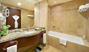 Koupelna v ubytování Danat Jebel Dhanna Resort