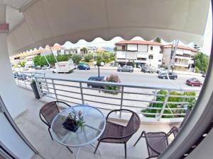 a balcony with a table and chairs and a street at Casa di Sole in Nikiana