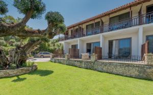 Gallery image of Eptanisos Beachfront Suites Zante in Keri