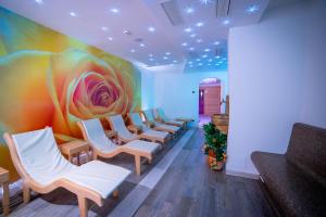 Kúpele alebo wellness v ubytovaní Hotel Almazzago