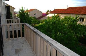 Un balcón o terraza de Rooms&Apartments Jerka