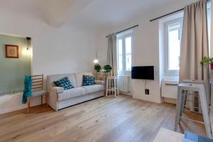 Televízia a/alebo spoločenská miestnosť v ubytovaní Scala Apartment by Mamo Florence