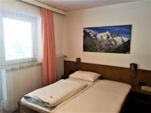 Postel nebo postele na pokoji v ubytování Hotel Rupertihaus