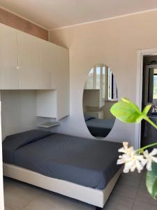 Giường trong phòng chung tại La Collina dei Colori