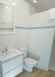 A bathroom at Apartamentos Vistalmar Mallorca
