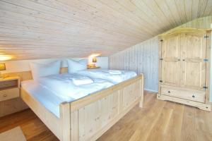 Postel nebo postele na pokoji v ubytování Ferienwohnung Stuiben