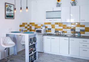 Kuchyň nebo kuchyňský kout v ubytování Jázmin Apartman