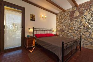 a bedroom with a large stone wall and a bed at HORSE HOUSE in Ragalna