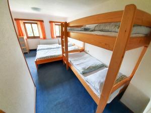 an overhead view of a bunk room with three bunk beds at Chalupa Barborka - Národní park Krkonoše, sauna, bazén, dětské hřiště, gril, 6 pokojů, kuchyň, společenská místnost s krbem in Vrchlabí +39 photos