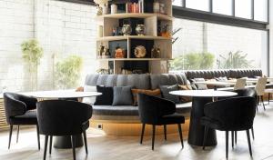 
The lounge or bar area at Ilunion Barcelona
