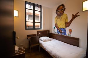 Postel nebo postele na pokoji v ubytování Hôtel le Pastel