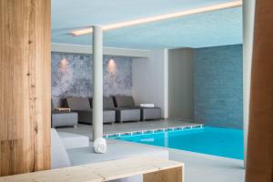 Bazén v ubytovaní Hotel Sonnenheim alebo v jeho blízkosti