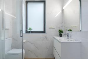 Ένα μπάνιο στο Riverside by Forever Rentals +23 φωτογραφίες