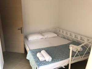 A bed or beds in a room at Anastasia's maison