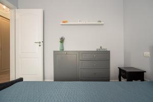 Ein Bett oder Betten in einem Zimmer der Unterkunft ByTheSea Superior Apartments