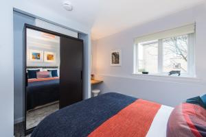 Gallery image of Scottish Stays - The Allanfield Apartment in Edinburgh