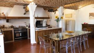 a kitchen with a table and chairs in a room at Villa Matildis in Modena