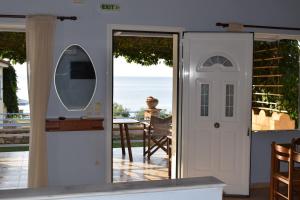 Galeriebild der Unterkunft Alexandros Apartments & Αλέξανδρος Villas in Kalamaki Messinia