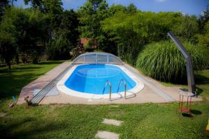 The swimming pool at or close to Mihály Kulcsos Vendeghaz