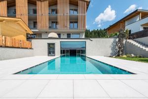 Bazén v ubytovaní Hotel Sonnenheim alebo v jeho blízkosti