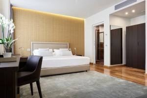 Posteľ alebo postele v izbe v ubytovaní Hotel Michelangelo + 37 fotografií