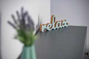 Ein Zertifikat, Auszeichnung, Logo oder anderes Dokument, das in der Unterkunft ByTheSea Superior Apartments ausgestellt ist