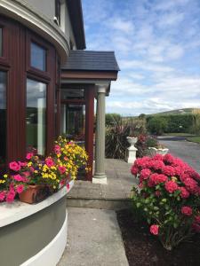 a house with flowers on the side of it at The Country Haven Aircode V31Y166 in Ballybunion