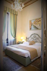 Łóżko lub łóżka w pokoju w obiekcie Villa Ducale Hotel & Ristorante