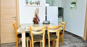 Kuchyň nebo kuchyňský kout v ubytování Cristi Apartments + 27 fotografií