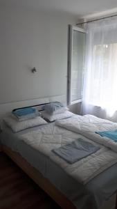 Postel nebo postele na pokoji v ubytování Lido riviera apartman + 17 fotografií