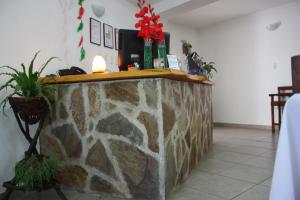 a stone counter with flowers on top of it at Posada Yumei in Villa General Belgrano