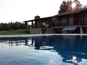 Piscina di Villa Sourouko o nelle vicinanze