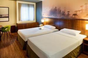 Cama ou camas em um quarto em Hotel Cassino Tower Curitiba Aeroporto By Nacional Inn