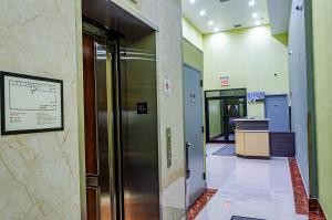 Fotografie z fotogalerie ubytování Elmhurst Hotel v Queensu + 29 fotografií