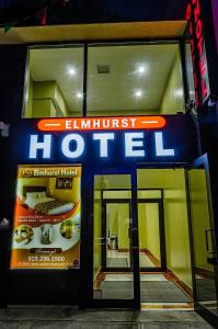 Certifikát, hodnocení, plakát nebo jiný dokument vystavený v ubytování Elmhurst Hotel