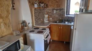A kitchen or kitchenette at Rosalia Apartments