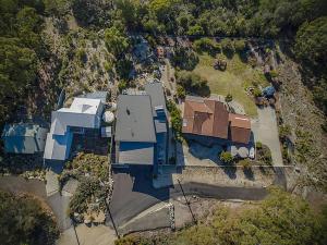 an overhead view of a house with a yard at The Cove Bay of Fires in Binalong Bay