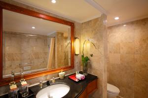 Koupelna v ubytování Ambhara Hotel