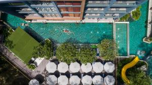 Bazén v ubytování The Nature Phuket - SHA Extra Plus nebo v jeho okolí